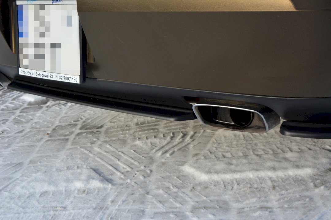 Maxton Design - CENTRAL REAR SPLITTER DODGE CHALLENGER MK3 PHASE-1 SRT8 COUPE (WITHOUT VERTICAL BARS) (2008-14)
