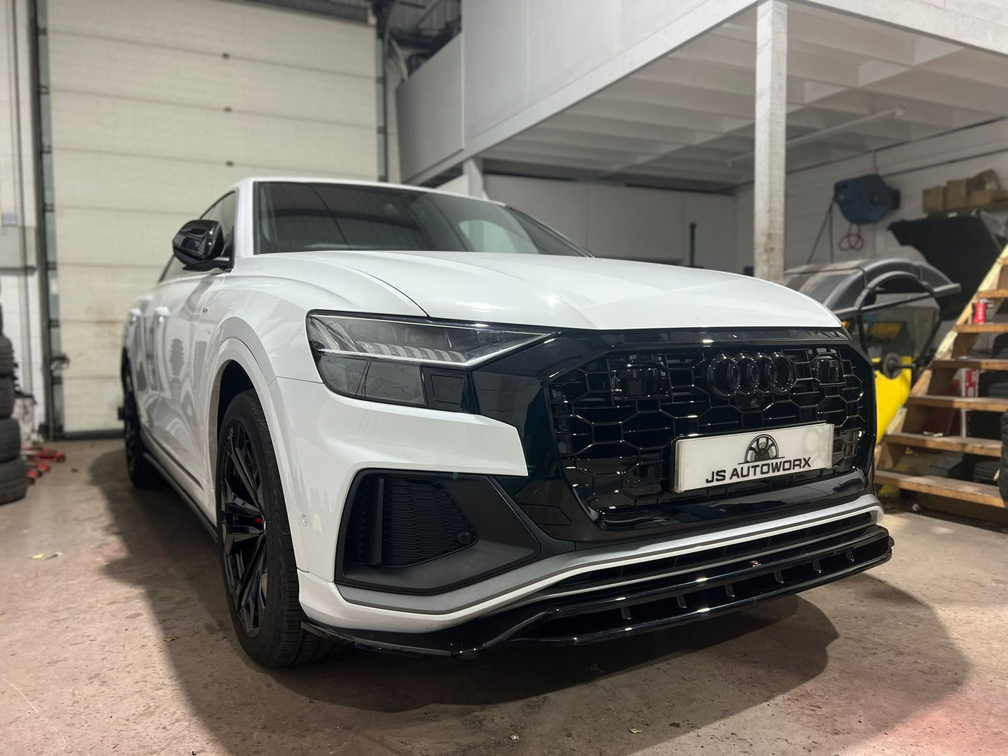 AUDI Q8 / SQ8 2019+ ALL BLACK HONEYCOMB GRILLE - BLAK BY CT CARBON