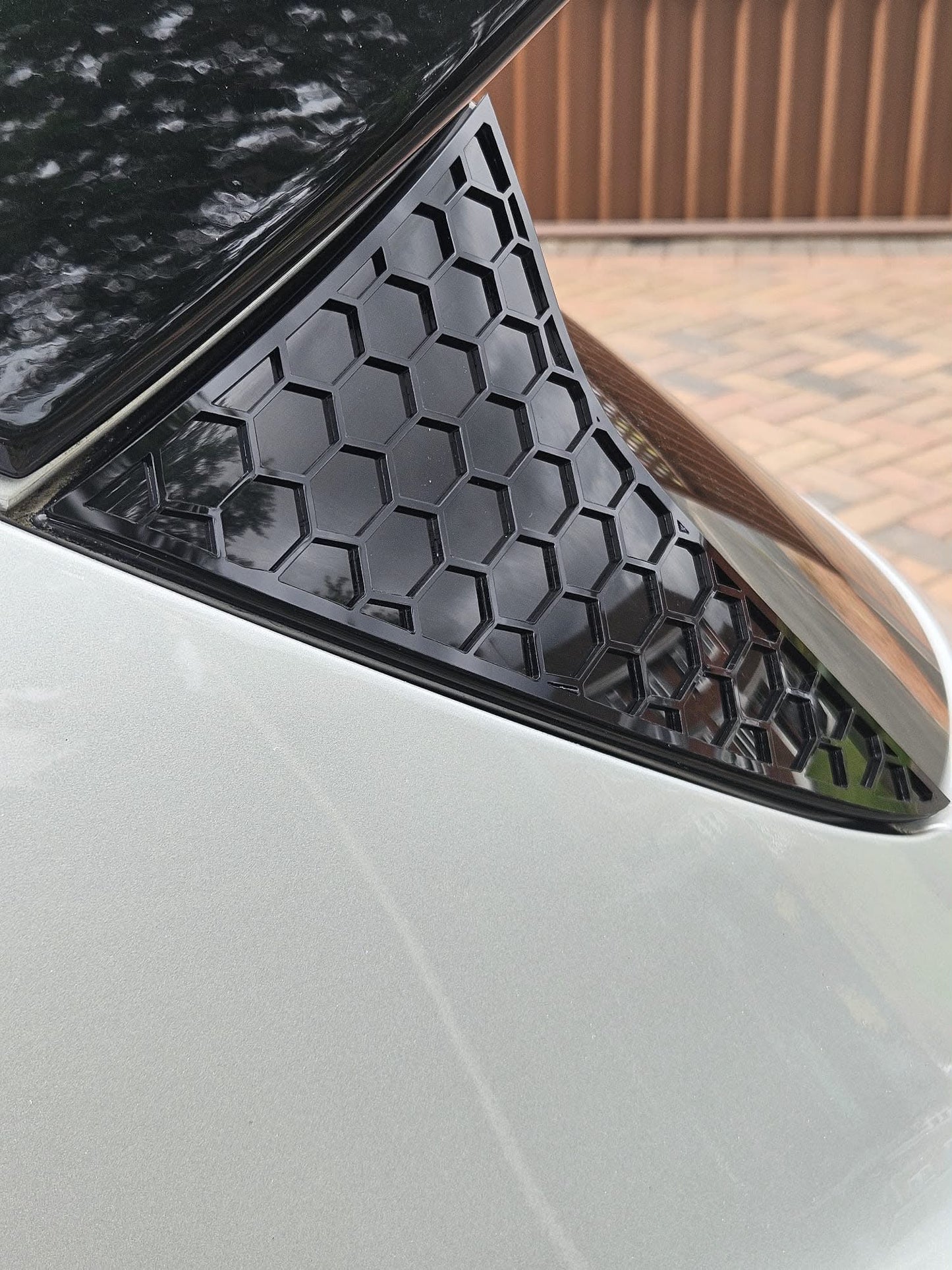 Ford Focus MK4 & MK4.5 (All Models) Rear Window Side Cover (Hex Design) - Hatchback Only