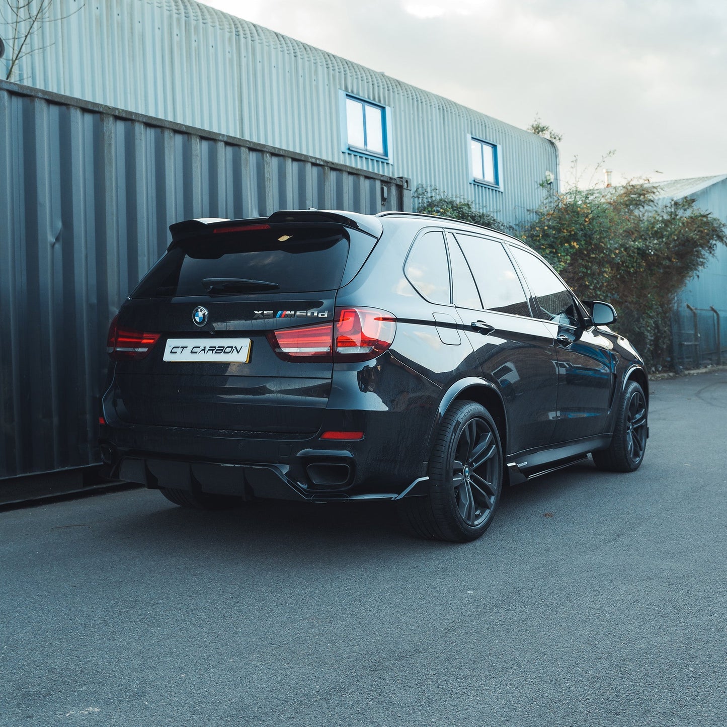 BMW X5 F15 Body Kit 2014-2018 High Gloss/Piano Black Aero Styling Pack - Front Lip Splitter, Side Skirt Extensions, Rear Diffuser Valance, Roof Spoiler - Black Pack Shadowline Exterior Upgrade