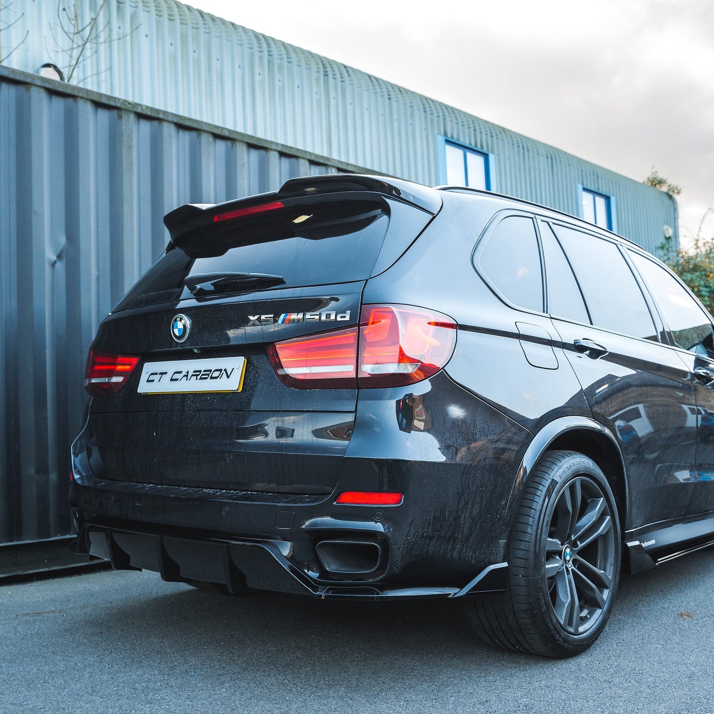 BMW X5 F15 Body Kit 2014-2018 High Gloss/Piano Black Aero Styling Pack - Front Lip Splitter, Side Skirt Extensions, Rear Diffuser Valance, Roof Spoiler - Black Pack Shadowline Exterior Upgrade