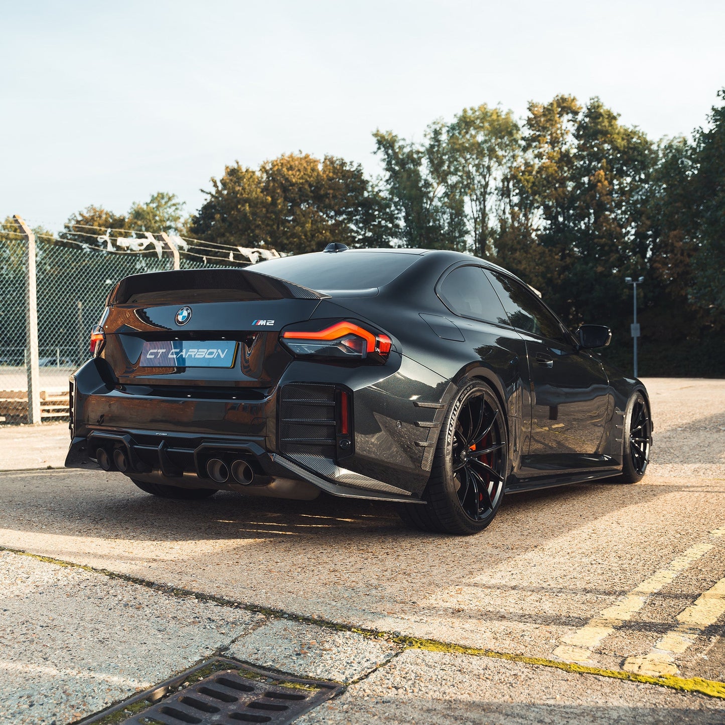 BMW M2 G87 Carbon Fibre/Fiber Body Kit 2023+ – CT Design Full Aero Pack: Front Lip Splitter, Side Skirts, Trunk/Boot Spoiler, Rear Diffuser/Valance & Spats – Pre-Preg Carbon Performance Styling Kit UK