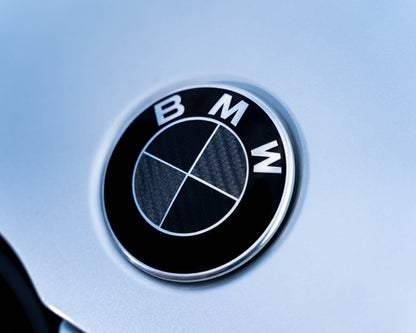 BMW Roundel Overlays Carbon Effect (Carbon Fibre Look) Black & Dark Grey – Badge Skins, Emblem/Roundel Covers, Logo Decals/Stickers – Pre-Cut Vinyl for Bonnet, Boot, Wheel Centre