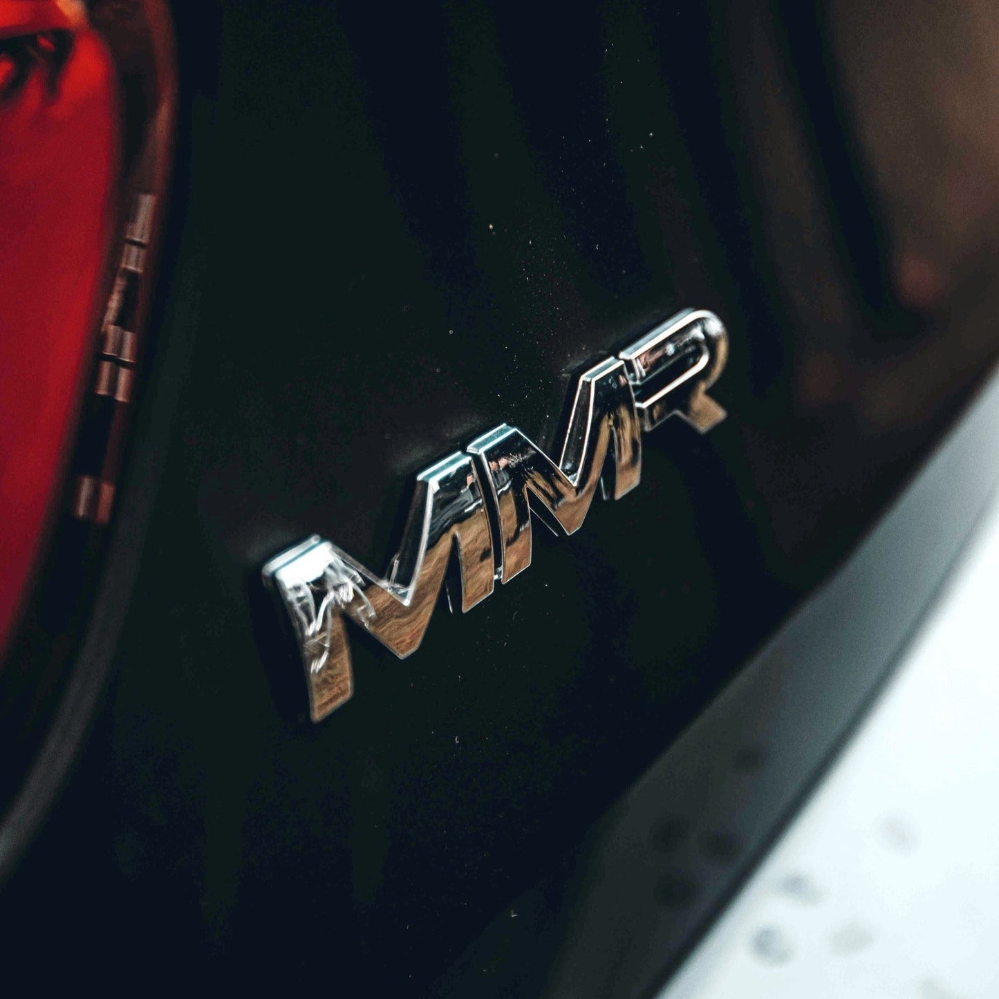 MMR 100mm Car Badge Emblem – OEM-Style Universal Stick-On Logo, Injection-Moulded ABS, 3M Self-Adhesive – Chrome or Gloss Black – Grille/Grill, Boot/Trunk, Fender/Wing, Interior Replacement Insignia (MMR35-1501/1502)