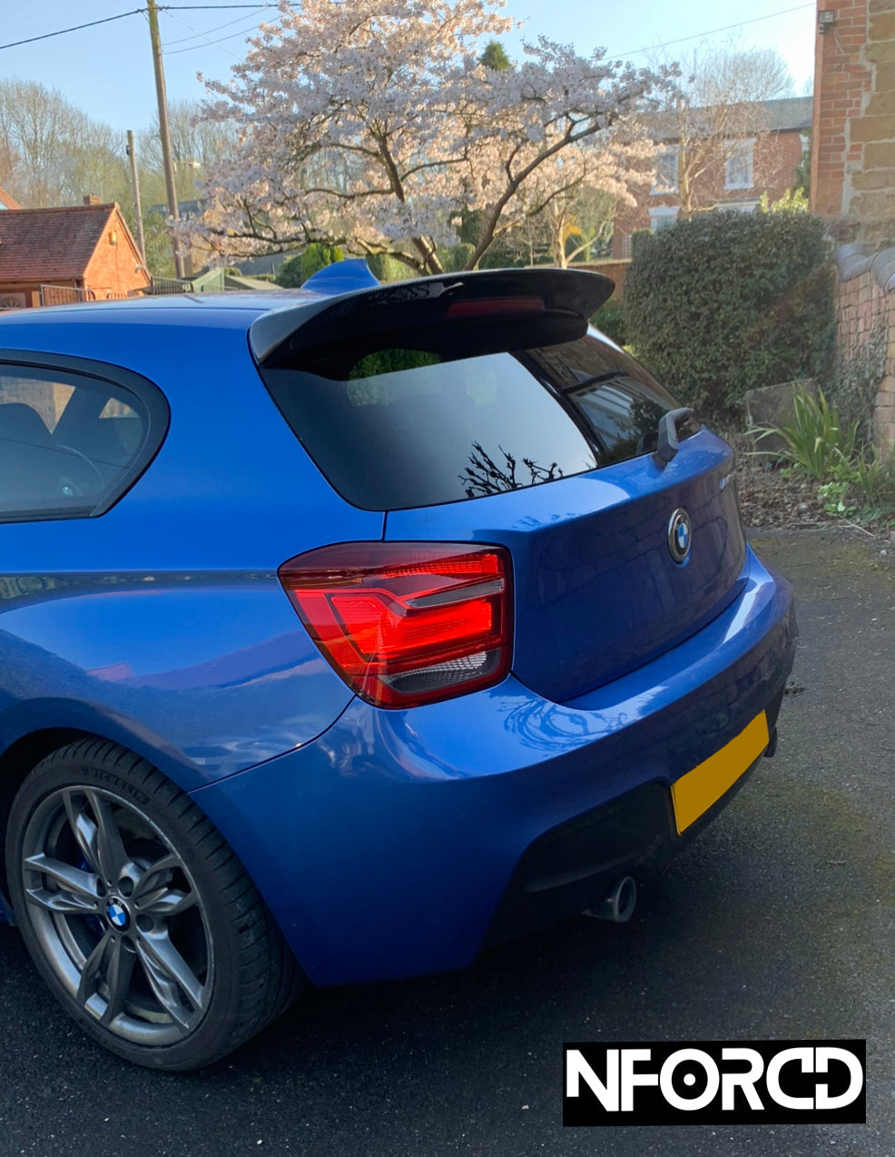 BMW 1 Series F20 F21 Carbon Fibre Rear Spoiler Wing – Boot/Tailgate Lip Spoiler for M135i M140i Hatchback 2011–2019 (Gloss Carbon Fiber, OEM+ Fitment, UK)