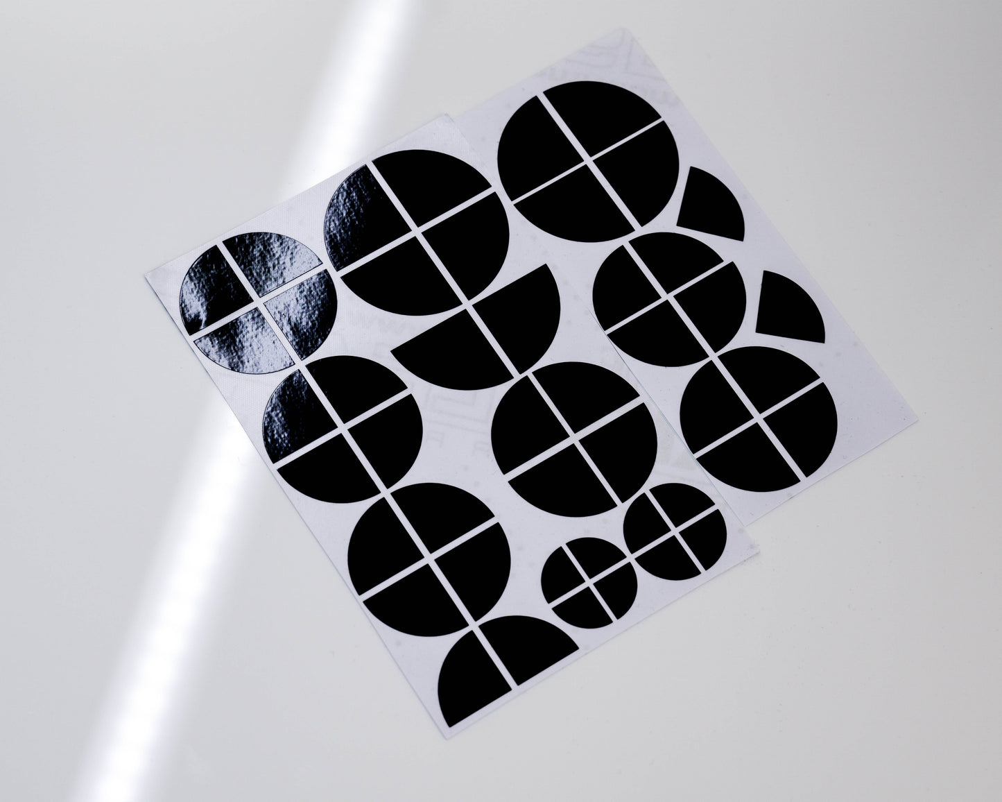 BMW Black Roundel Overlay Kit – Piano Gloss Black Badge/Emblem Logo Covers Decals (Bonnet, Boot, Steering Wheel, Wheel Centre Caps) Vinyl Blackout Roundel Delete De‑Blue Stickers Skin – Made in UK