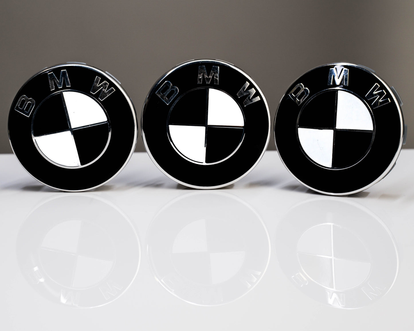 BMW Roundel Overlay Skins Kit – Gloss Piano Black & White Badge Emblem Stickers | Bonnet, Boot, Steering Wheel & Wheel Centre Cap Decals | Roundel Logo Covers Wrap | Monochrome Vinyl, Air‑Release, Removable | UK Made