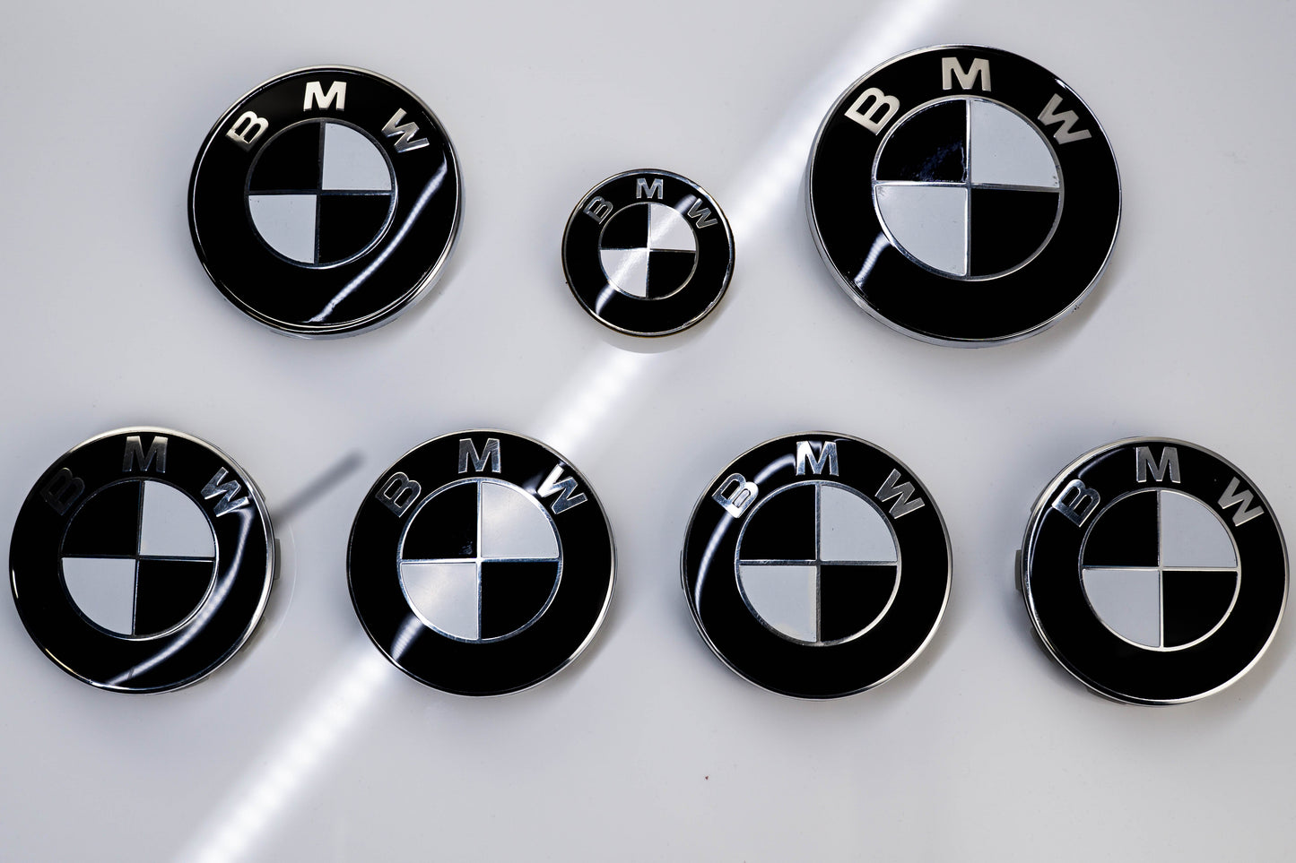 BMW Roundel Overlay Skins Kit – Gloss Piano Black & White Badge Emblem Stickers | Bonnet, Boot, Steering Wheel & Wheel Centre Cap Decals | Roundel Logo Covers Wrap | Monochrome Vinyl, Air‑Release, Removable | UK Made
