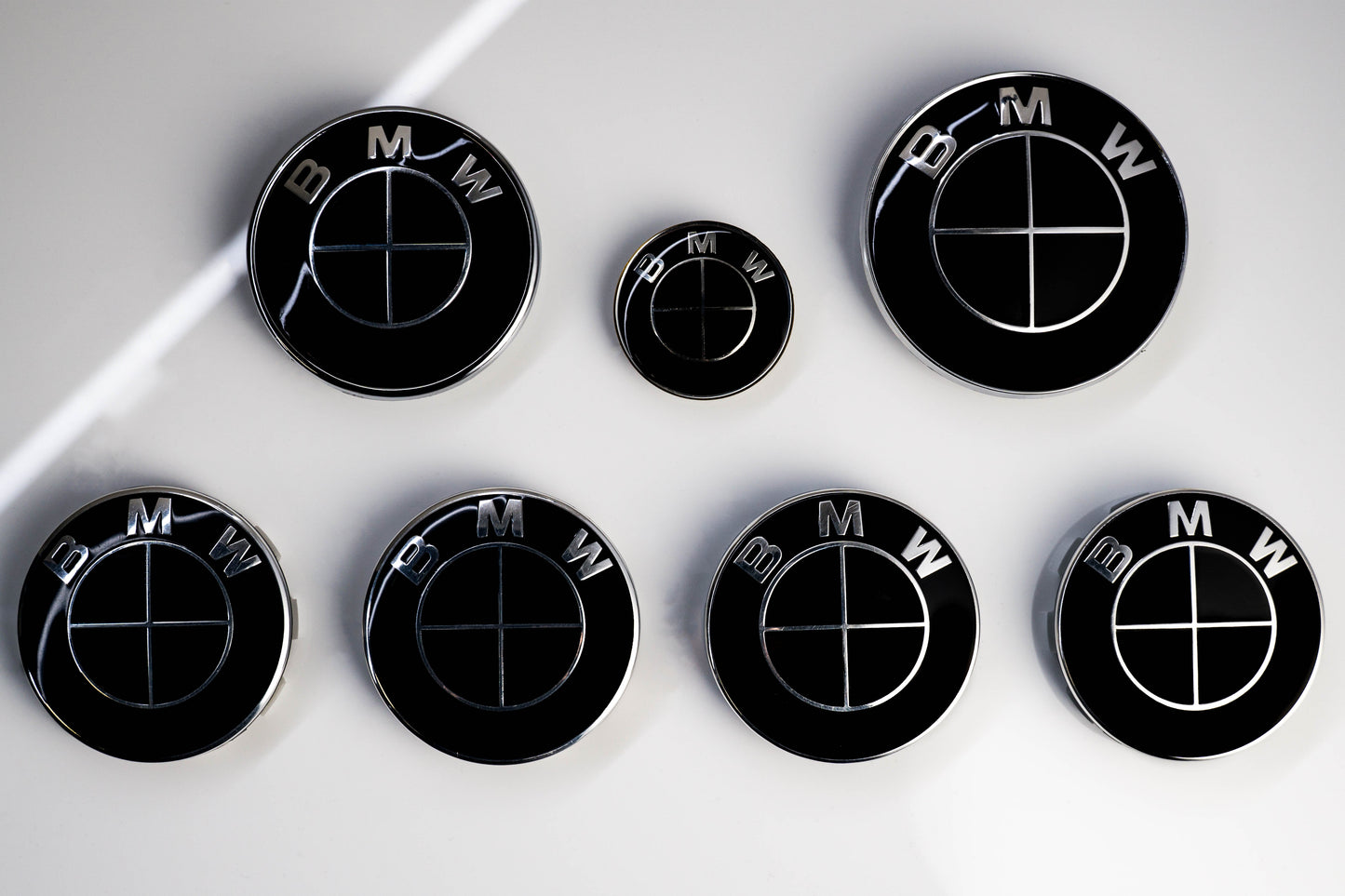 BMW Black Roundel Overlay Kit – Piano Gloss Black Badge/Emblem Logo Covers Decals (Bonnet, Boot, Steering Wheel, Wheel Centre Caps) Vinyl Blackout Roundel Delete De‑Blue Stickers Skin – Made in UK