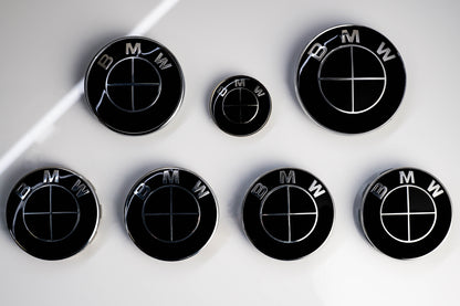 BMW Black Roundel Overlay Kit – Piano Gloss Black Badge/Emblem Logo Covers Decals (Bonnet, Boot, Steering Wheel, Wheel Centre Caps) Vinyl Blackout Roundel Delete De‑Blue Stickers Skin – Made in UK