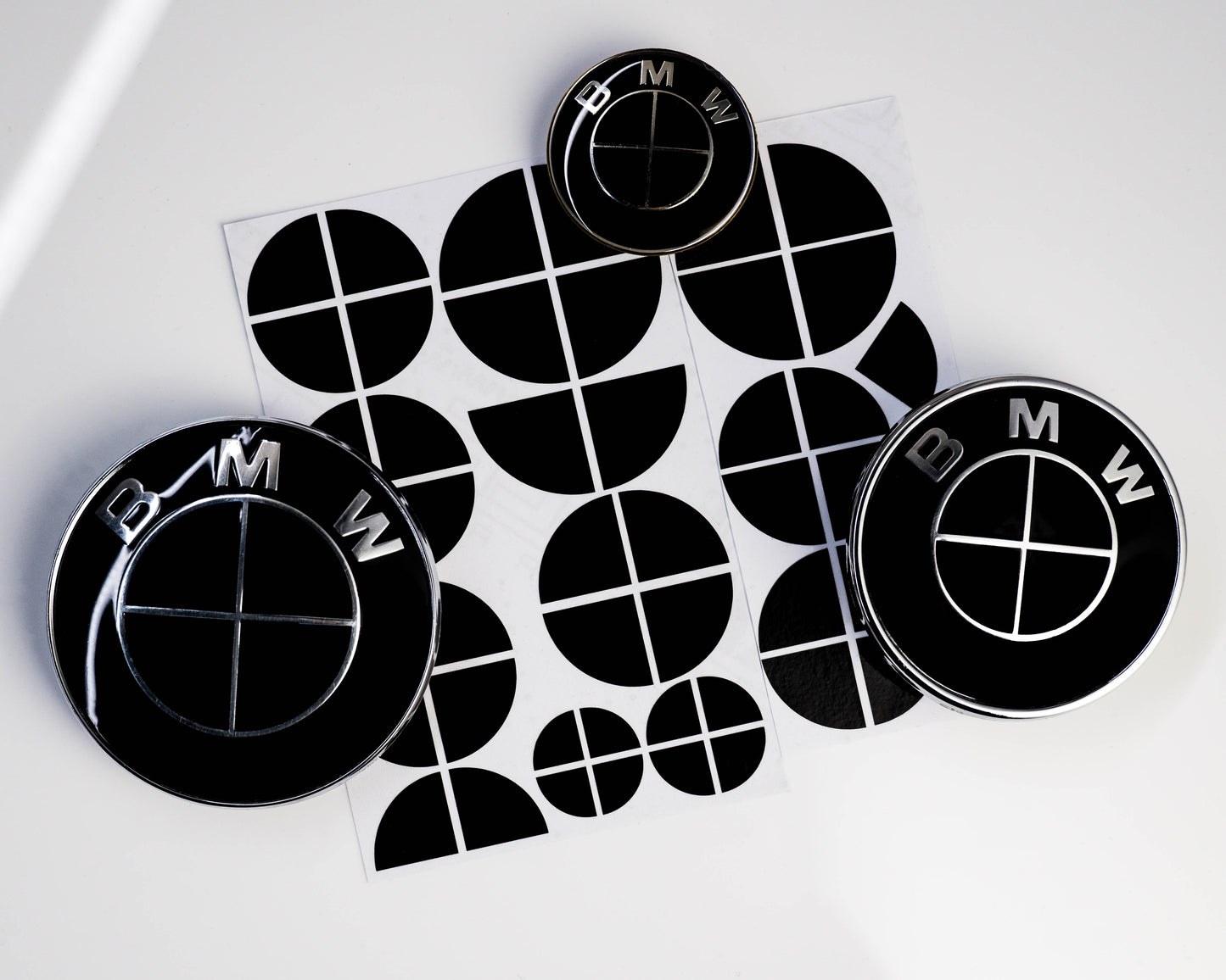 BMW Black Roundel Overlay Kit – Piano Gloss Black Badge/Emblem Logo Covers Decals (Bonnet, Boot, Steering Wheel, Wheel Centre Caps) Vinyl Blackout Roundel Delete De‑Blue Stickers Skin – Made in UK