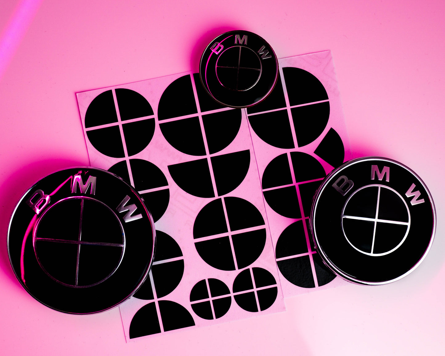 BMW Black Roundel Overlay Kit – Piano Gloss Black Badge/Emblem Logo Covers Decals (Bonnet, Boot, Steering Wheel, Wheel Centre Caps) Vinyl Blackout Roundel Delete De‑Blue Stickers Skin – Made in UK