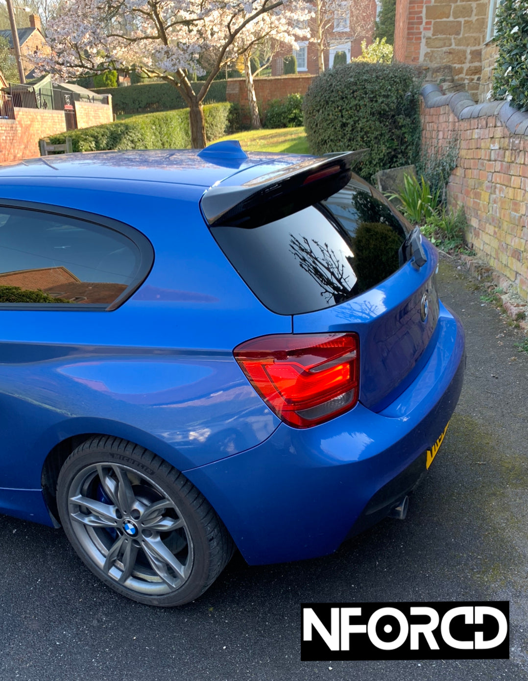 BMW 1 Series F20 F21 Carbon Fibre Rear Spoiler Wing – Boot/Tailgate Lip Spoiler for M135i M140i Hatchback 2011–2019 (Gloss Carbon Fiber, OEM+ Fitment, UK)