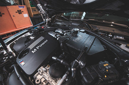 Forge Motorsport BMW M3 M4 S55 Top Mount Intercooler Chargecooler with Expansion Header Tank - 4 Pass Bar and Plate AWIC TMIC - WMI 1/8 NPT - Direct Fit Charge Air Manifold Cooler F80 F82 F83