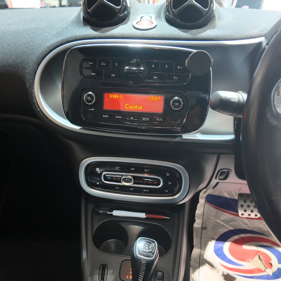 Mercedes-Benz Smart forTwo Apple Carplay / Android Auto 9" Stereo Upgrade 2014-2021