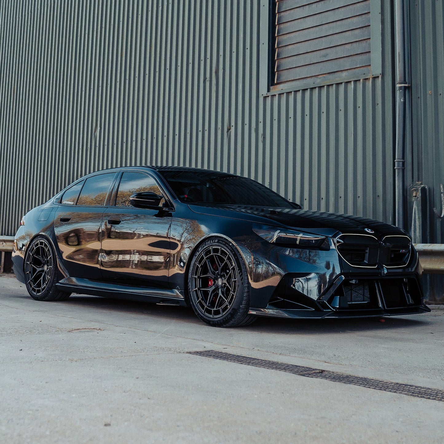 SooQoo BMW G90 & G99 M5 SQ-A Front Splitter In Gloss Carbon Fibre