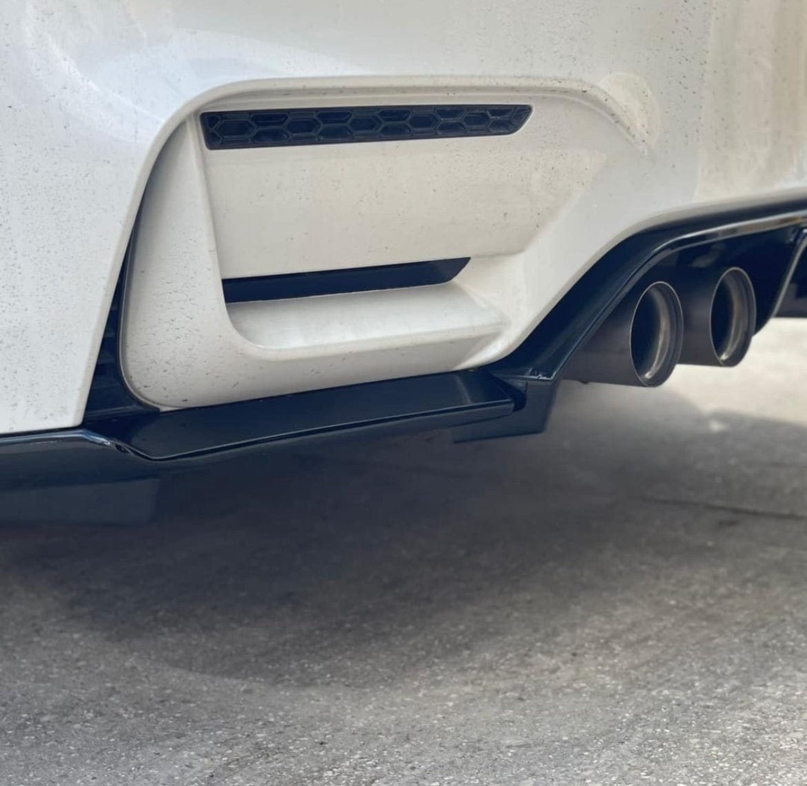 BMW M3/M4 F80 F82 F83 F8X Rear Bumper Diffuser Gloss Black V Style – Rear Valance/Apron/Splitter Bumper Insert Lip – 2014-2020 M3 F80 M4 F82 F83 – High Gloss Rear Bumper Lower Skirt Aero Trim | CT Carbon BLAK