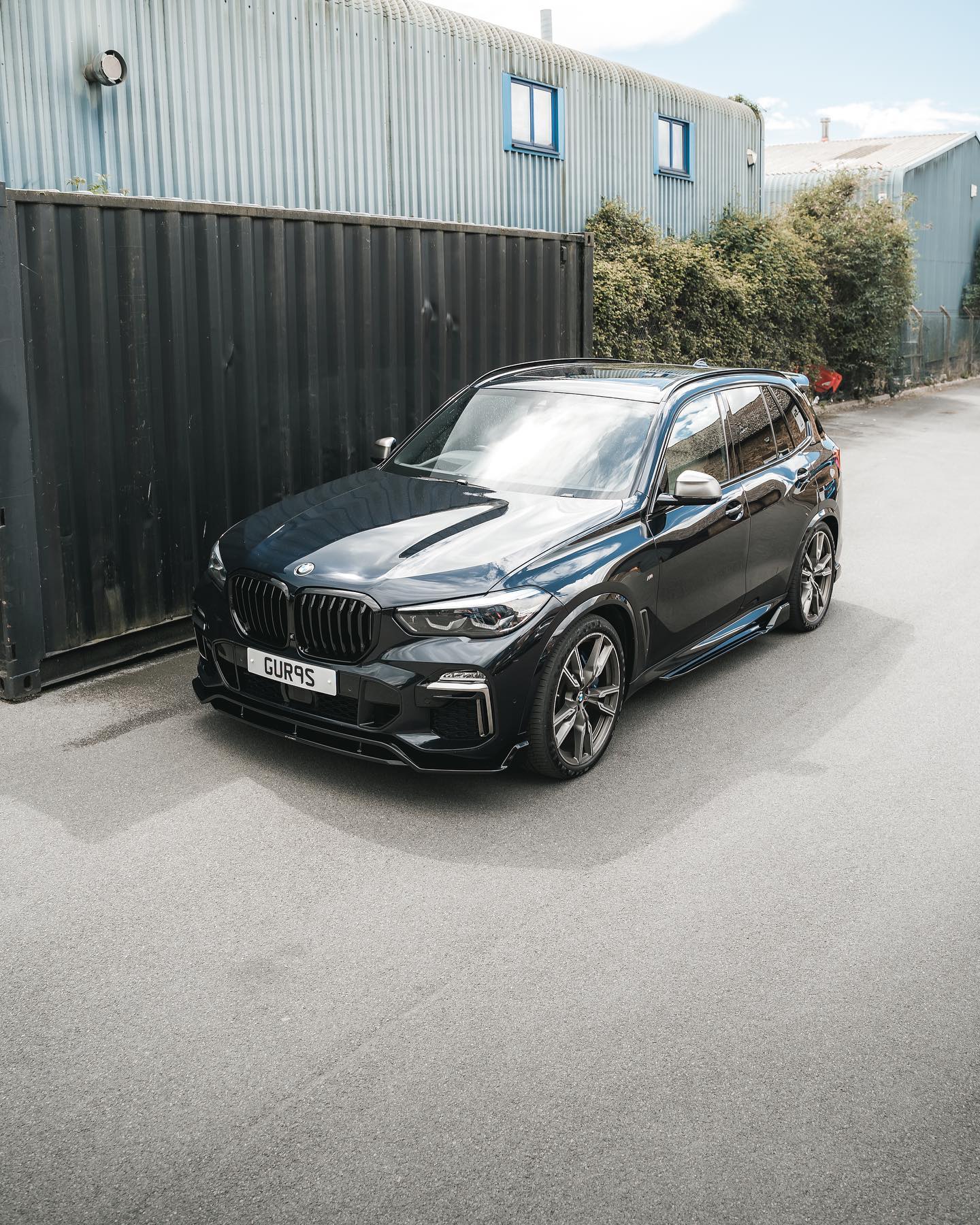 BMW X5 G05 2018-2024 Full Black ABS Plastic Body Kit – Gloss/Piano Black Exterior: Front Splitter Lip, Twin Boot Spoiler, Rear Diffuser Valance, Side Skirt Extensions | Aero Styling Pack | Shadowline Black Pack by CT Carbon