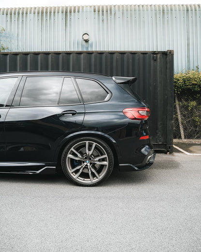 BMW X5 G05 2018+ Gloss Black Body Kit – Full Exterior Styling Pack/Aero Kit (ABS) with Front Splitter, Rear Diffuser, Side Skirts & Dual Boot Spoiler – Black Pack Shadow Look – CT Carbon
