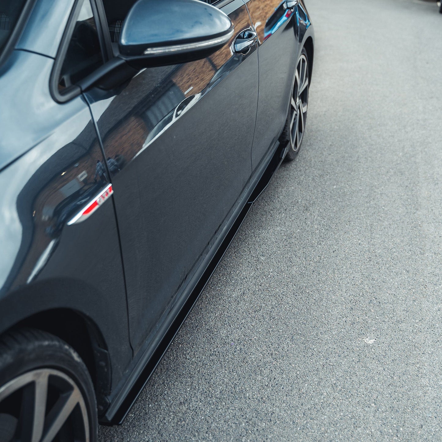 VW Volkswagen Golf MK7 MK7.5 2014-2020 GTI GTD R R-Line Gloss Black Side Skirts – Side Skirt Extensions / Side Splitters / Sill Extensions – ABS Piano Black Rocker Panel Covers OEM+ Body Kit Pair Side Blades