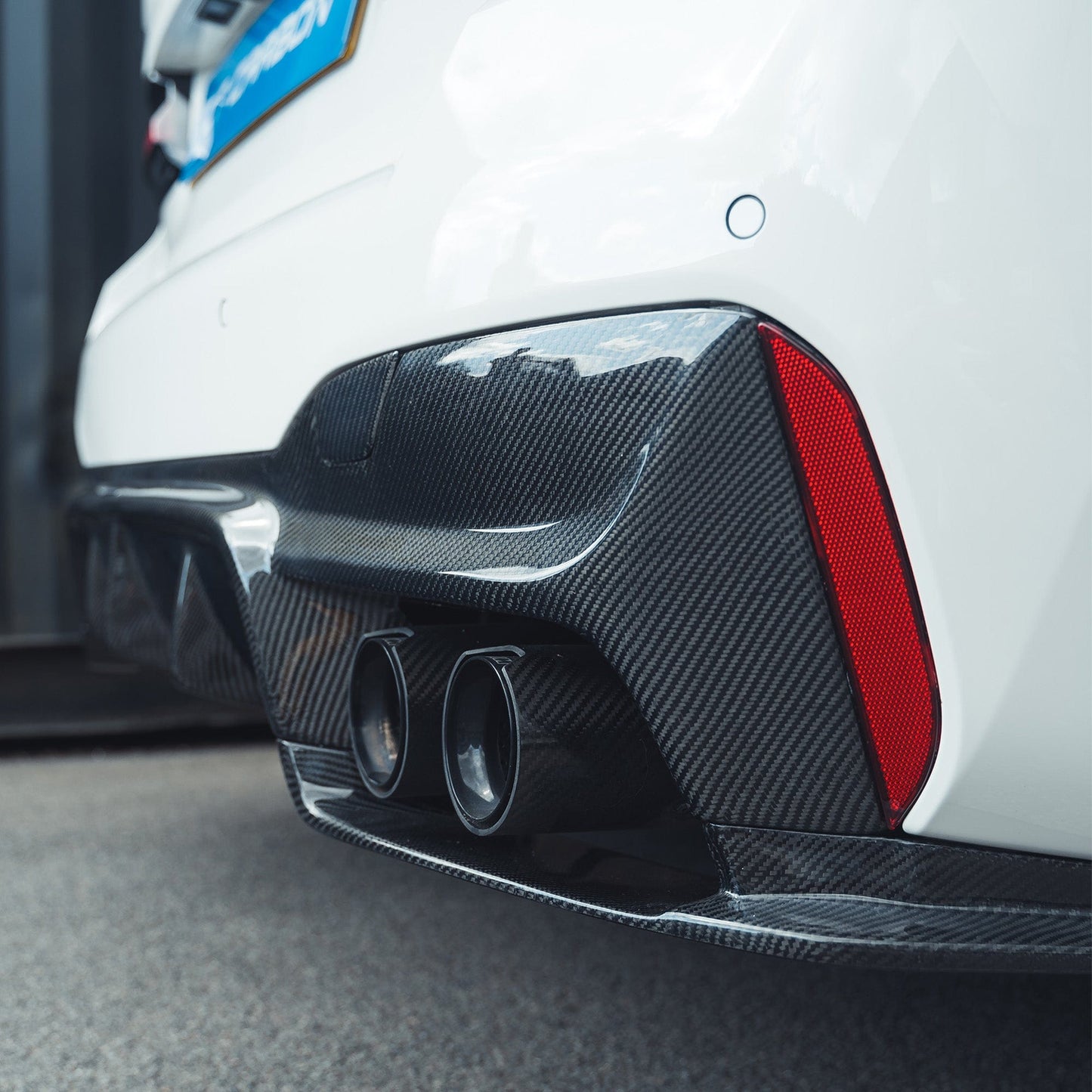 BMW M5 F90 Carbon Fibre/Carbon Fiber Rear Diffuser 3D Style – CT Carbon Gloss – Rear Valance/Lower Bumper Trim/Rear Splitter Insert – Performance OEM+ Upgrade – Fits 2017+ Saloon