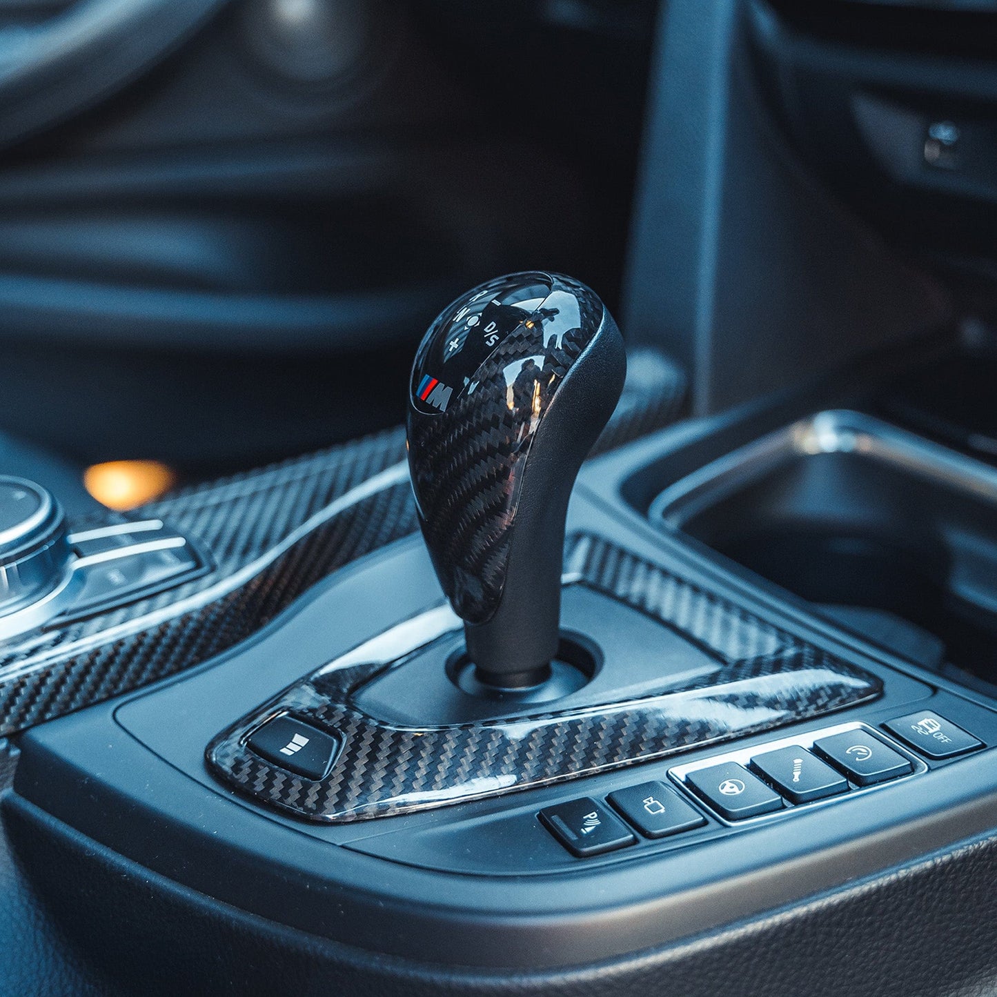 CT Carbon Pre-Preg Carbon Fibre/Carbon Fiber DCT Dual-Clutch Gear Selector/Shifter & Centre Console Surround/Trim Bezel for BMW F-Series M (F87 M2/M2C, F80 M3, F82 F83 M4, F10 M5, F12 F13 M6, F85 X5M, F86 X6M) – RHD Right-Hand Drive OEM+