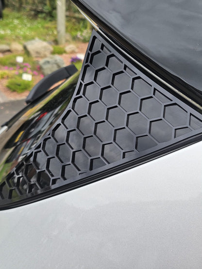 Ford Focus MK4 & MK4.5 (All Models) Rear Window Side Cover (Hex Design) - Hatchback Only