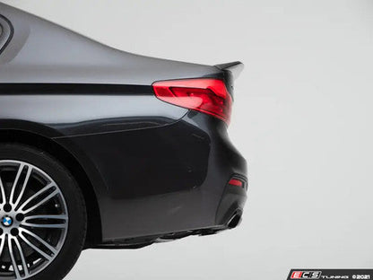ECS Tuning CS Style Carbon Fibre/Fiber Rear Boot/Trunk Lip Spoiler (Ducktail) for BMW 5 Series G30 Sedan/Saloon & M5 F90 – Gloss Real Carbon Decklid/Bootlid Wing for 530e 530i 540i M550i