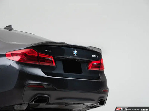 ECS Tuning CS Style Carbon Fibre/Fiber Rear Boot/Trunk Lip Spoiler (Ducktail) for BMW 5 Series G30 Sedan/Saloon & M5 F90 – Gloss Real Carbon Decklid/Bootlid Wing for 530e 530i 540i M550i