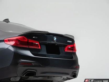 ECS Tuning CS Style Carbon Fibre/Fiber Rear Boot/Trunk Lip Spoiler (Ducktail) for BMW 5 Series G30 Sedan/Saloon & M5 F90 – Gloss Real Carbon Decklid/Bootlid Wing for 530e 530i 540i M550i