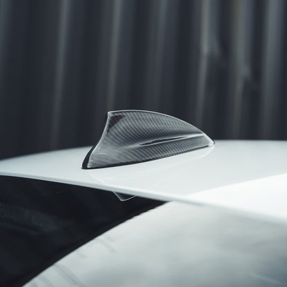 CT Carbon Dry Carbon Fibre Shark Fin Roof Aerial/Antenna Cover Cap for BMW F-Series Fxx – F87 M2/M2C, F80 M3, F82/F83 M4, F22 2 Series, F30/F31 3 Series, F32 4 Series – Pre-Preg Overlay, M Performance Style
